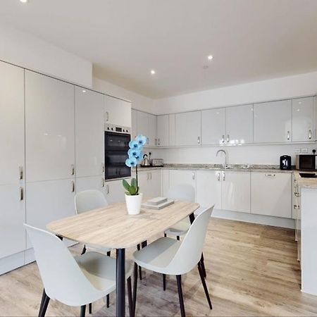 Spacious Two Bedroom Apartment With Valley Views Abertillery Екстер'єр фото
