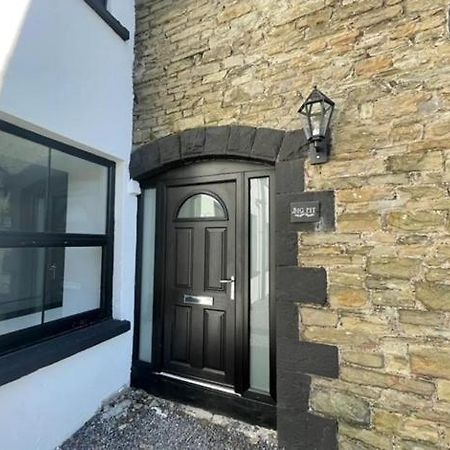 Spacious Two Bedroom Apartment With Valley Views Abertillery Екстер'єр фото