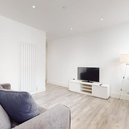 Spacious Two Bedroom Apartment With Valley Views Abertillery Екстер'єр фото