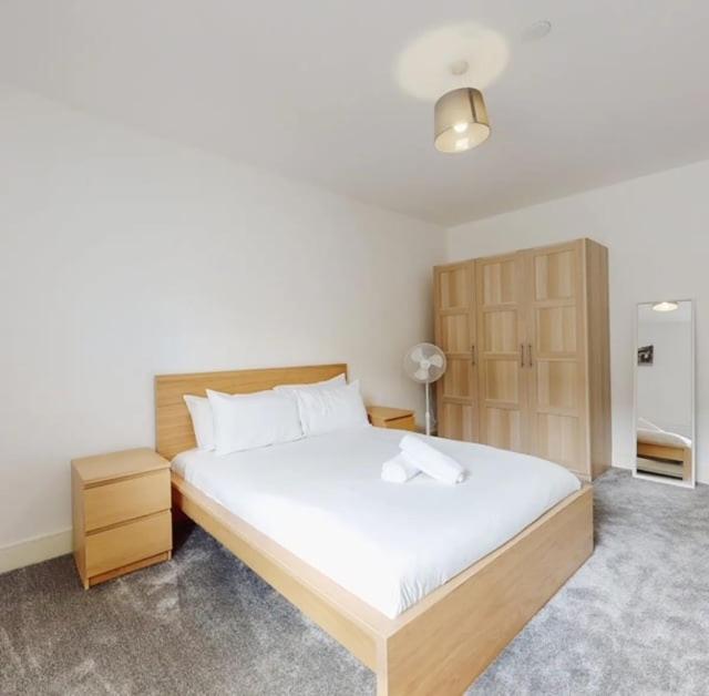 Spacious Two Bedroom Apartment With Valley Views Abertillery Екстер'єр фото