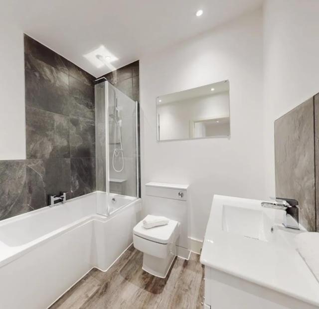 Spacious Two Bedroom Apartment With Valley Views Abertillery Екстер'єр фото