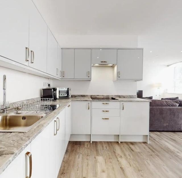 Spacious Two Bedroom Apartment With Valley Views Abertillery Екстер'єр фото