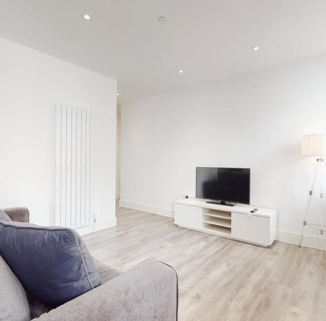 Spacious Two Bedroom Apartment With Valley Views Abertillery Екстер'єр фото