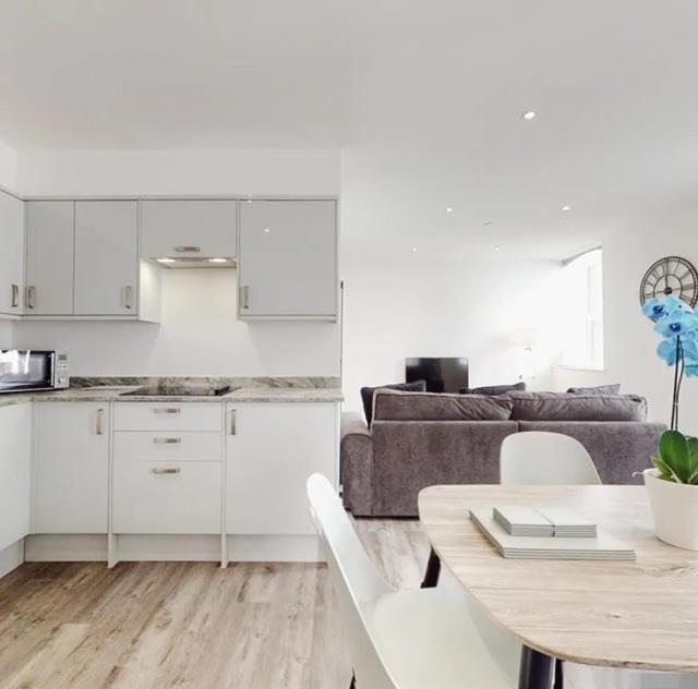 Spacious Two Bedroom Apartment With Valley Views Abertillery Екстер'єр фото